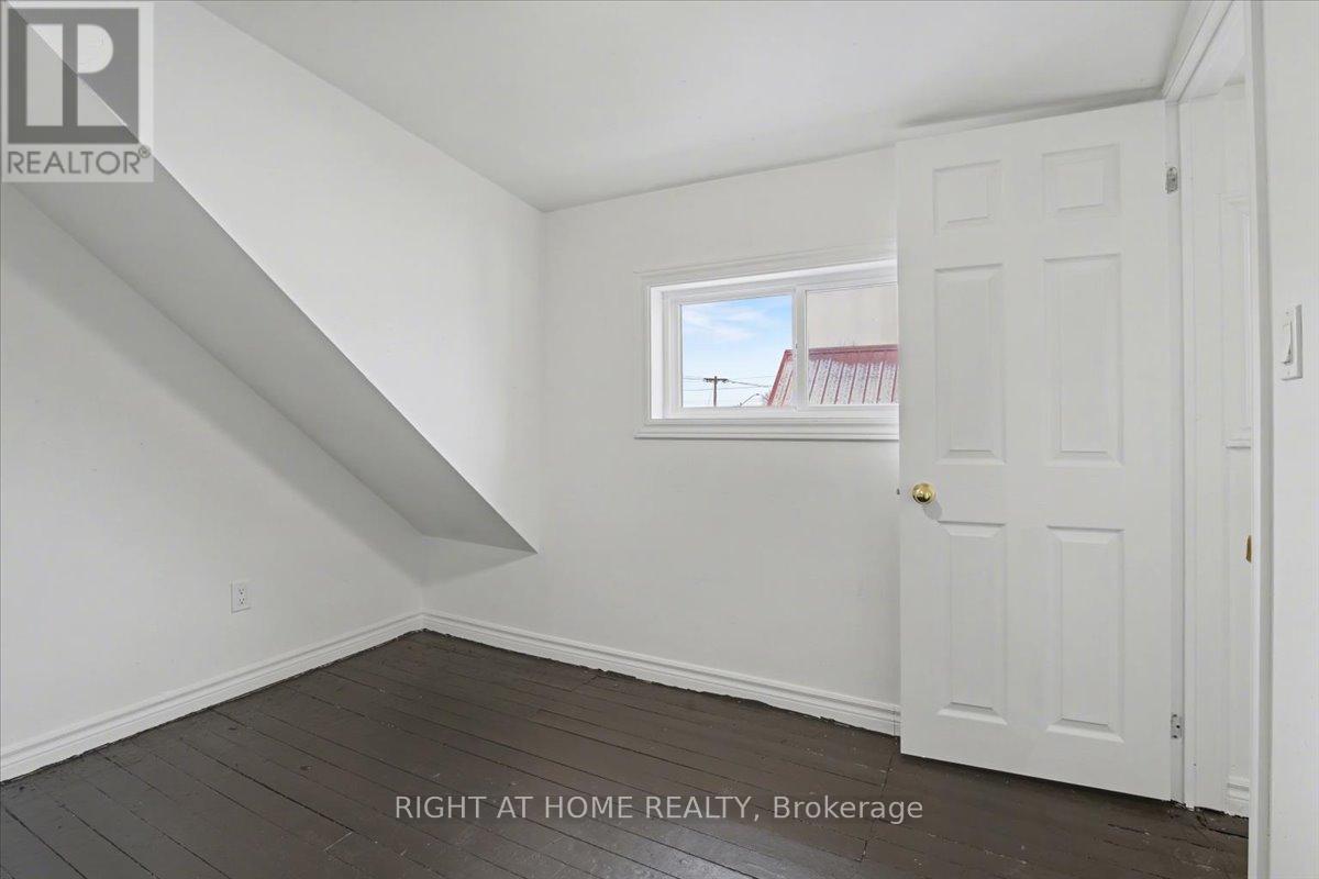 157 Lindsay Street S Property Photo 25