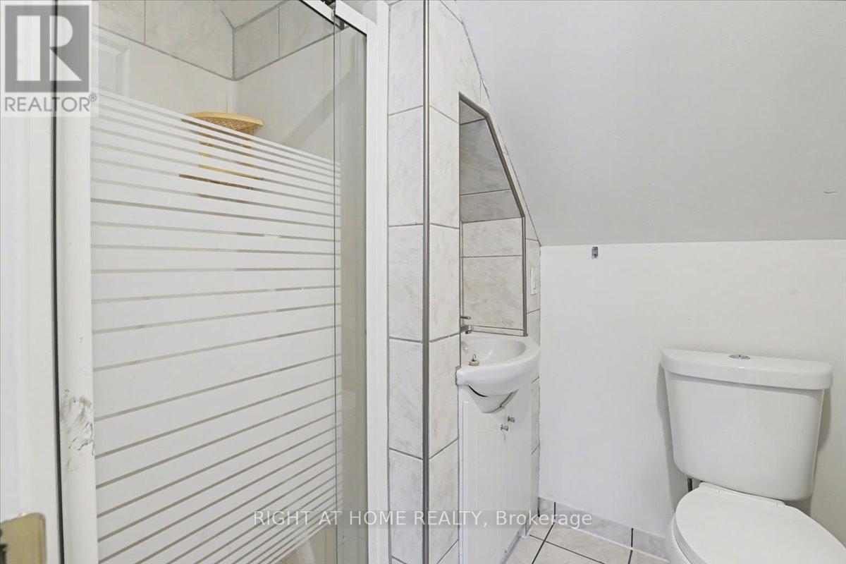 157 Lindsay Street S Property Photo 27