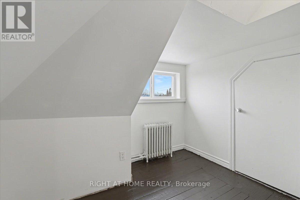 157 Lindsay Street S Property Photo 29