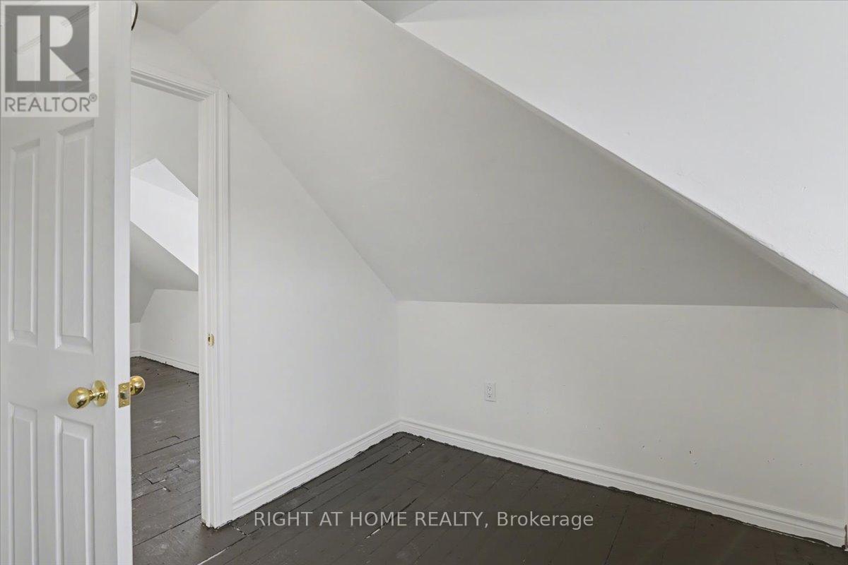 157 Lindsay Street S Property Photo 30