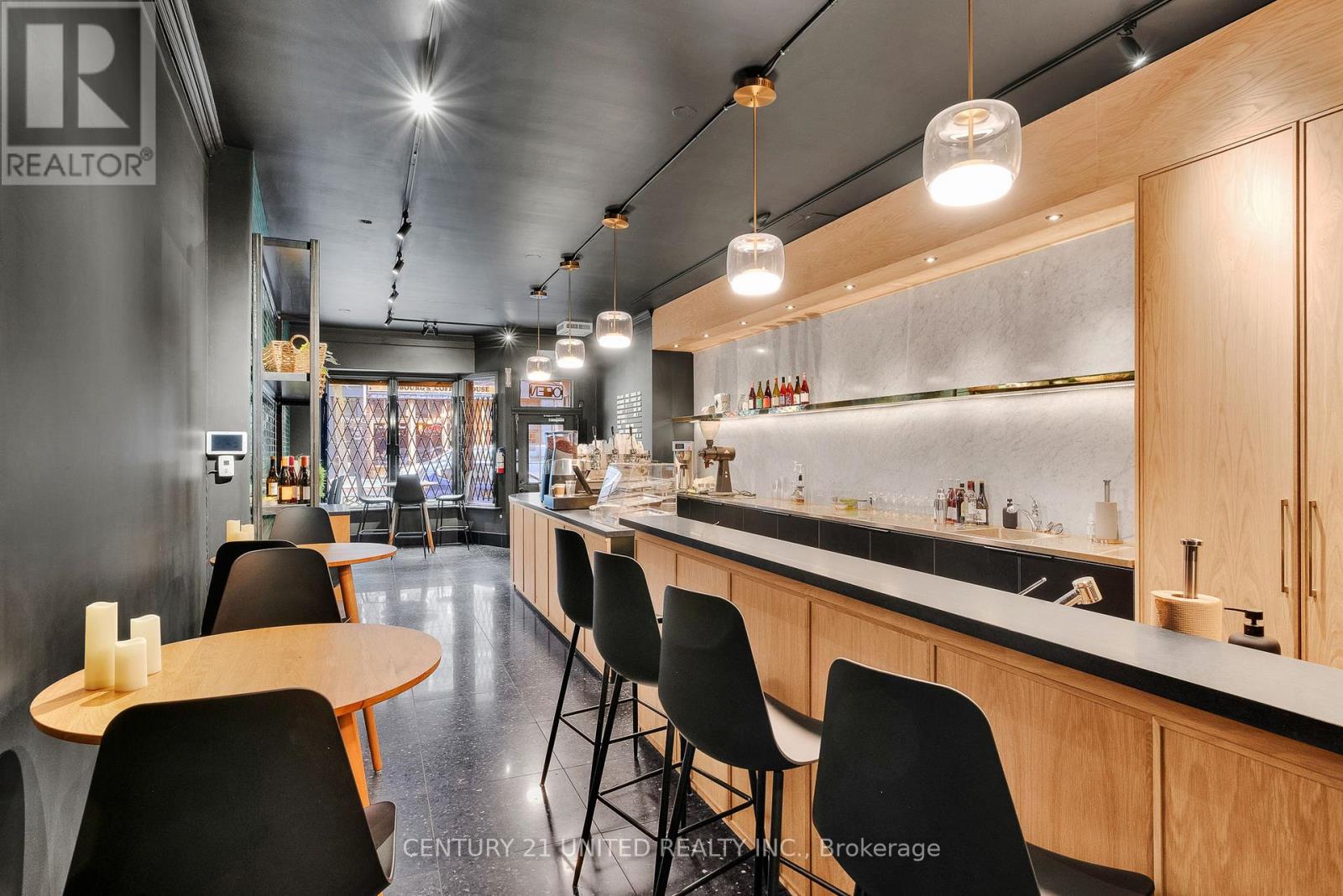 D - 79 King Street W Property Photo 3