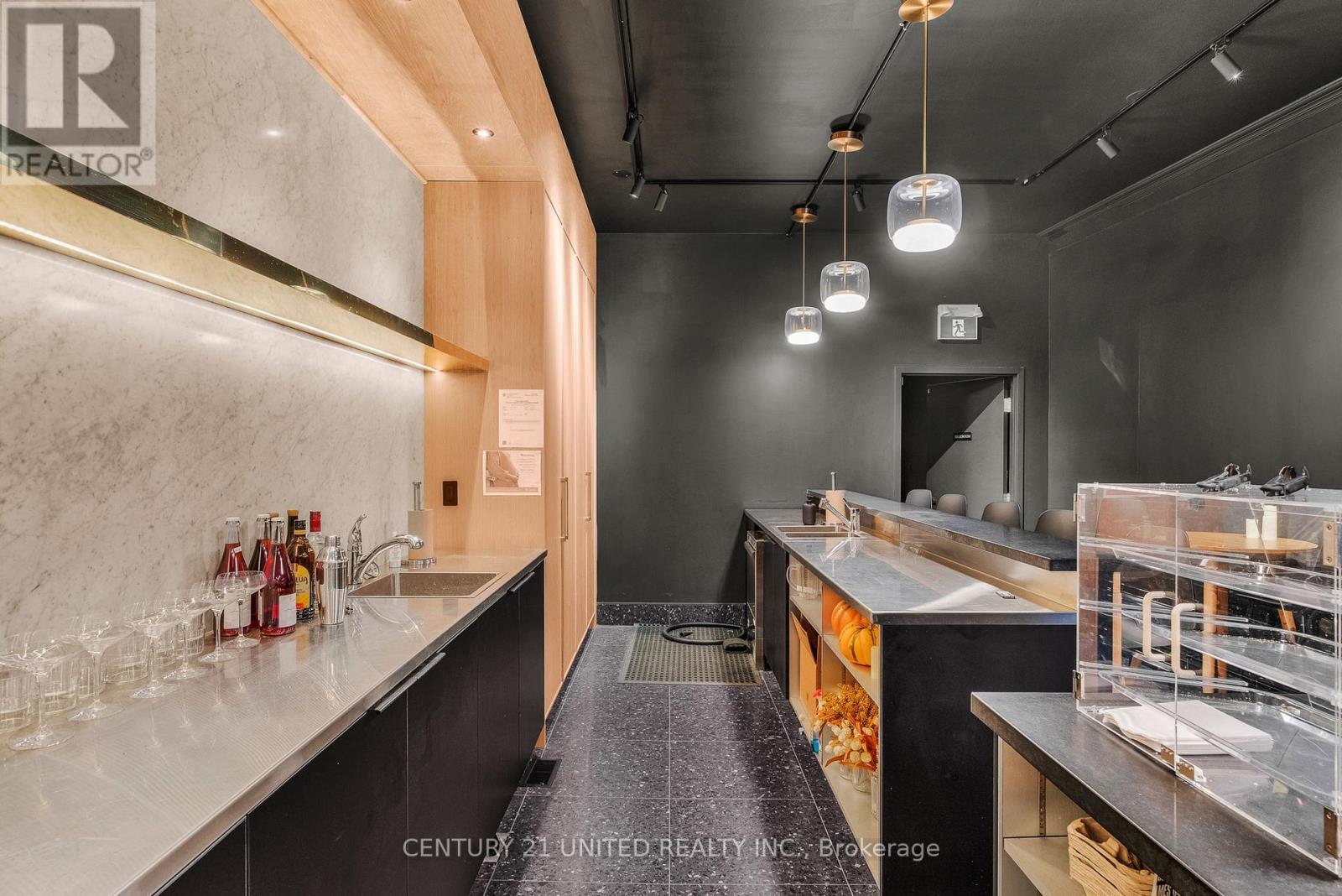 D - 79 King Street W Property Photo 22