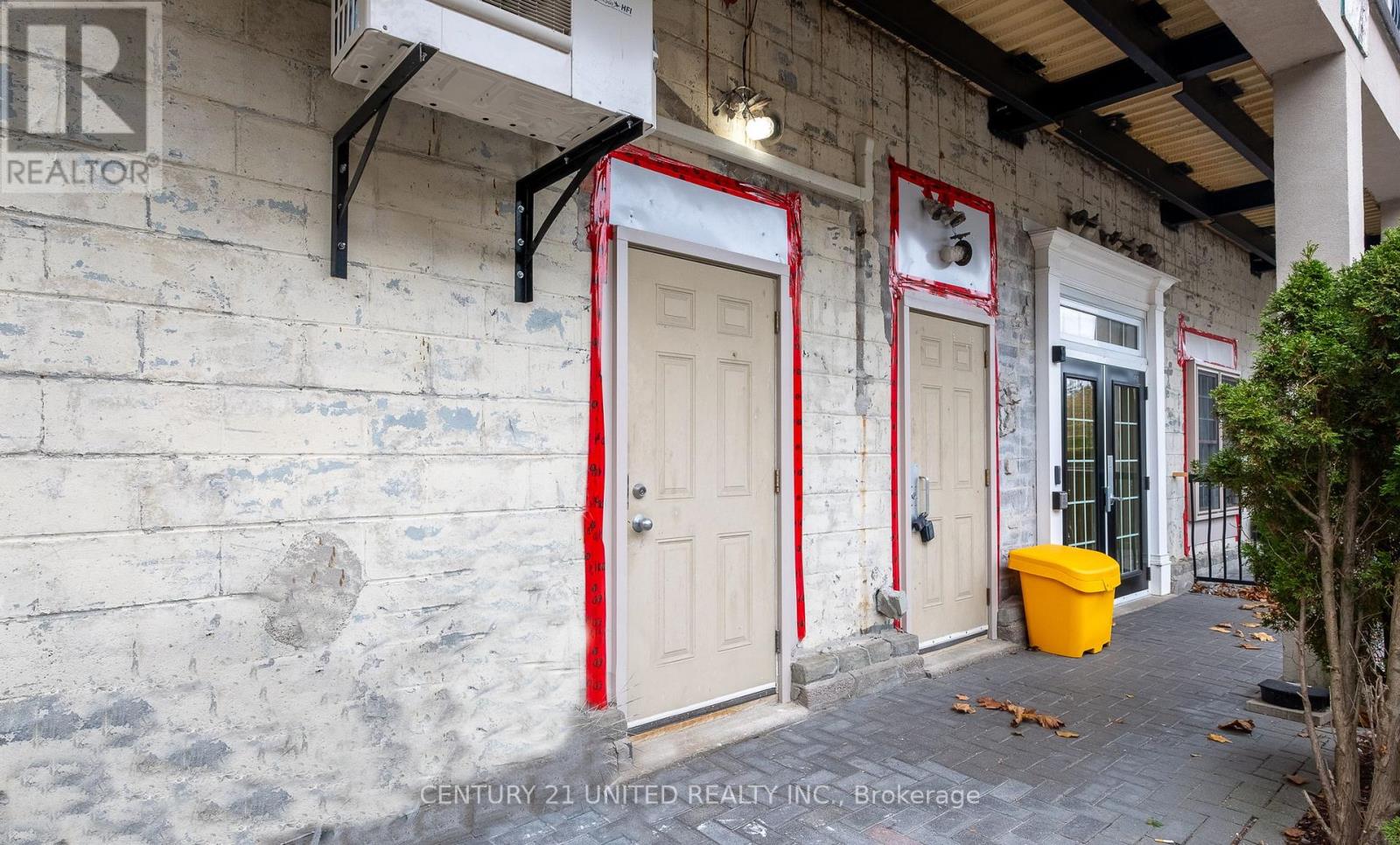 D - 79 King Street W Property Photo 47
