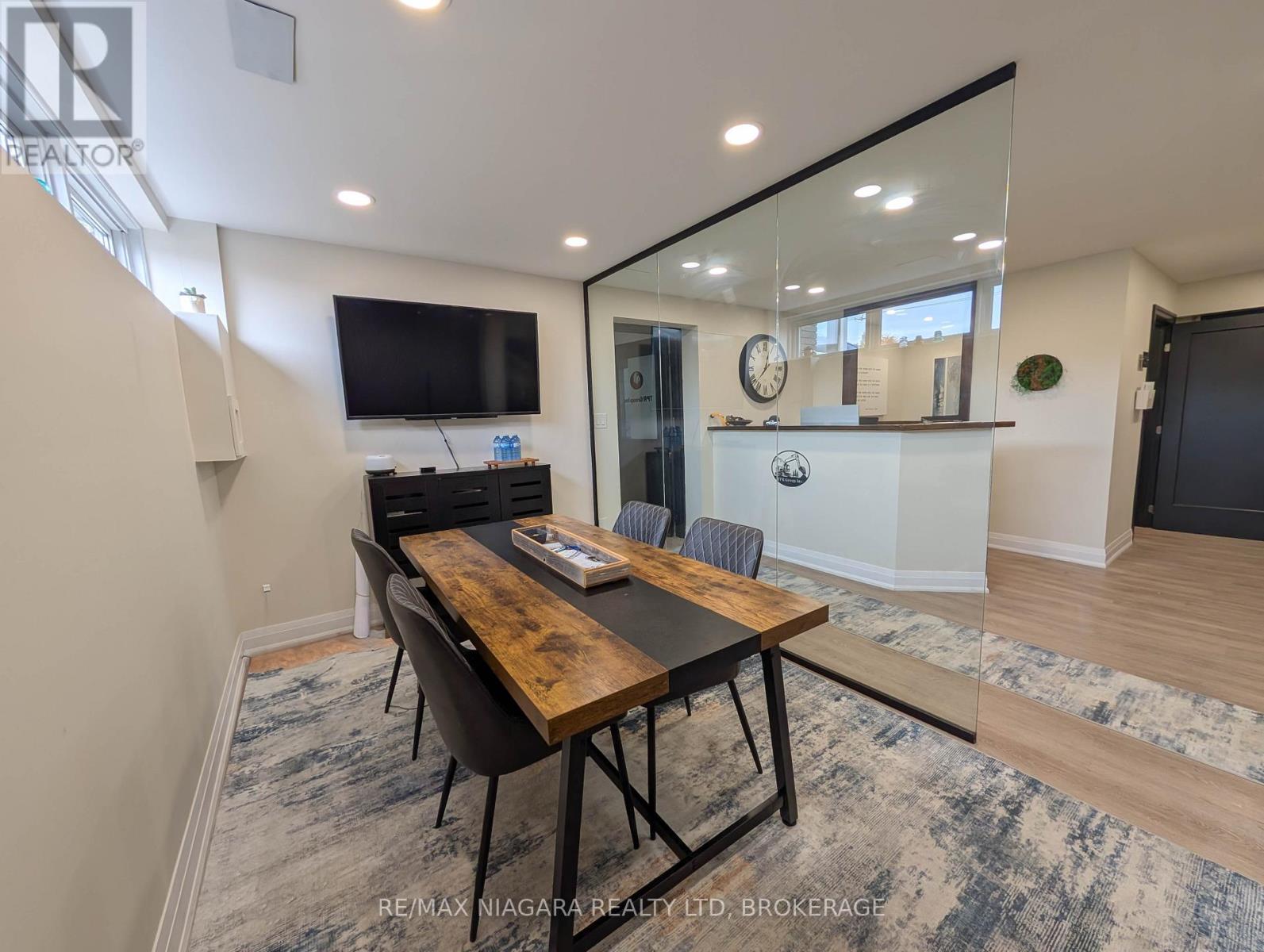 Lower - 174 Eastchester Avenue Property Photo 8