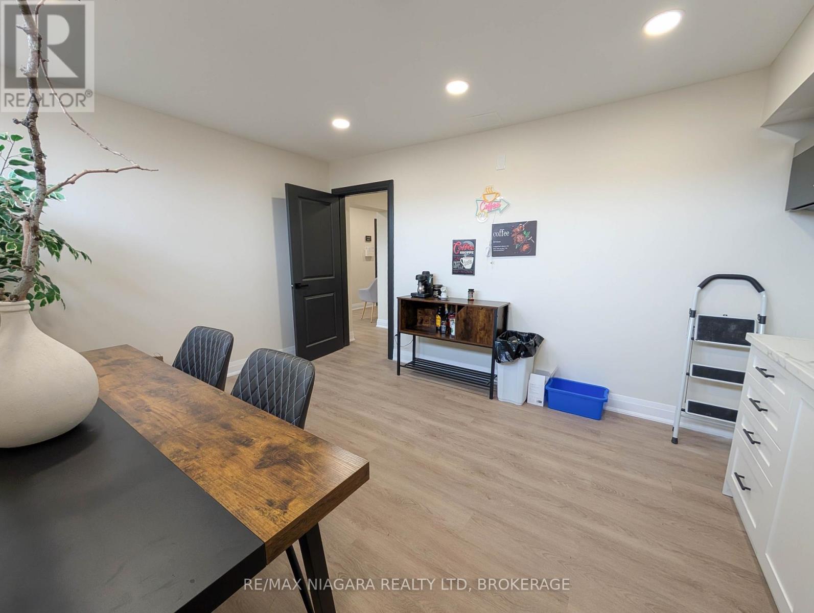 Lower - 174 Eastchester Avenue Property Photo 17