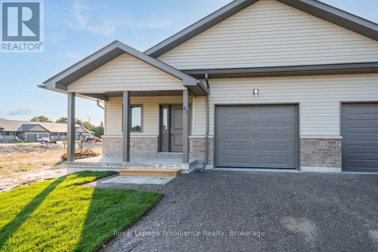 46 Mackenzie John Crescent Property Photo 1