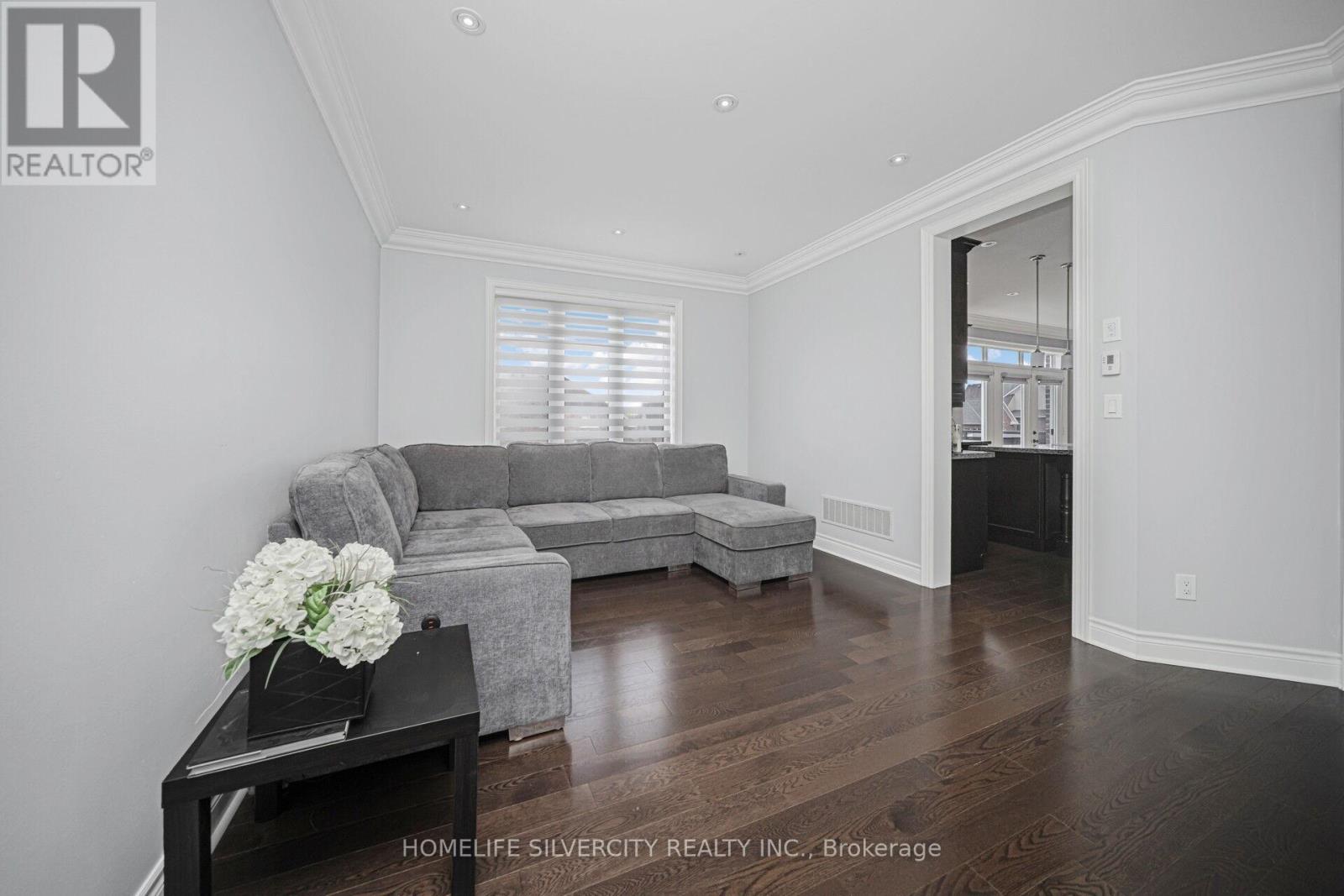 8 Mitchell Crescent Property Photo 12