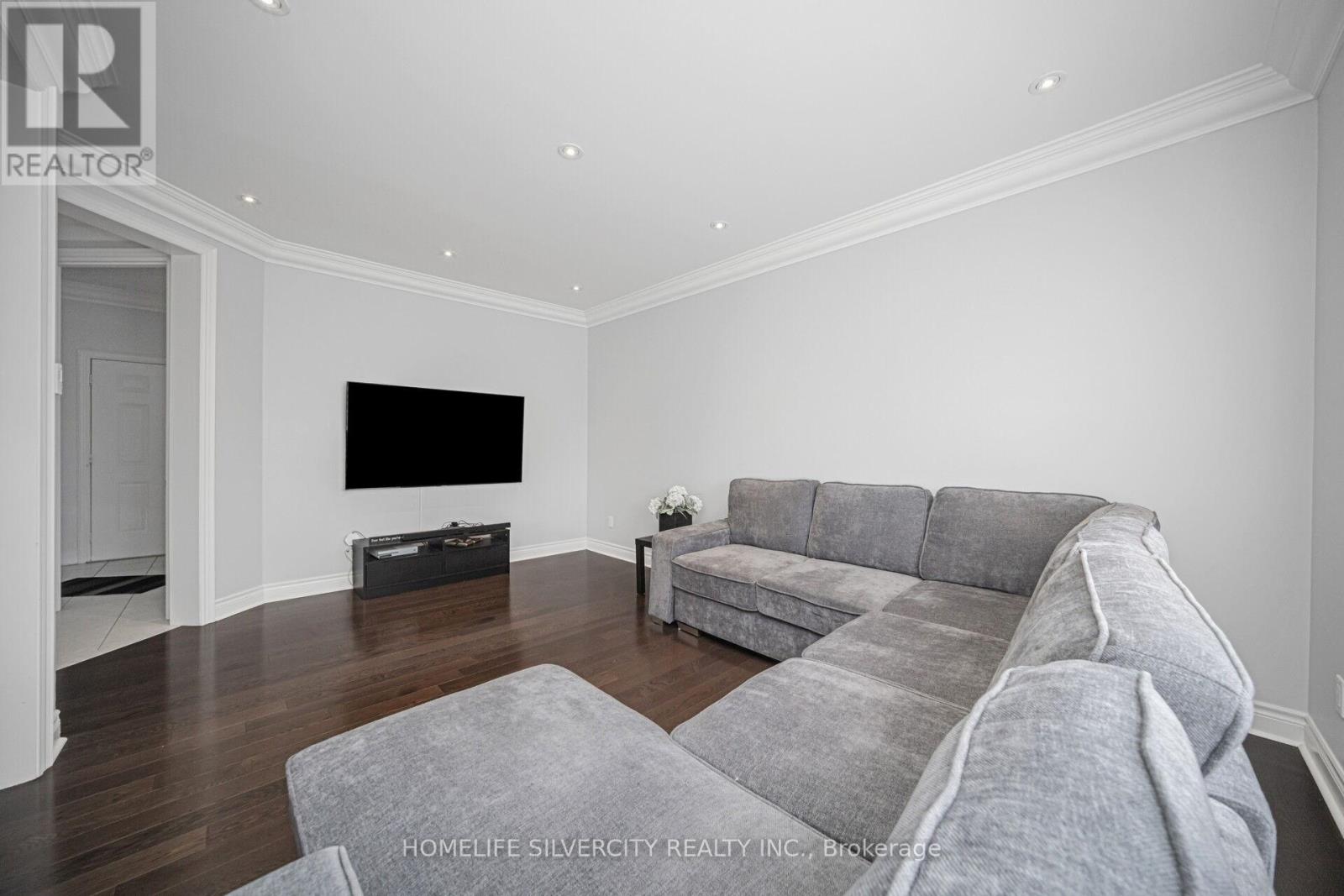 8 Mitchell Crescent Property Photo 14