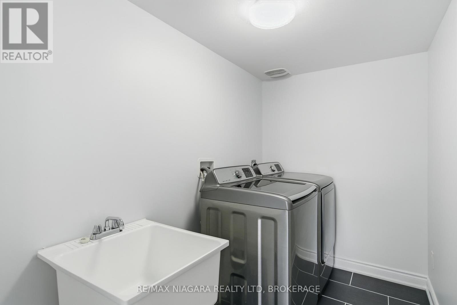 8139 Buckeye Crescent Property Photo 15
