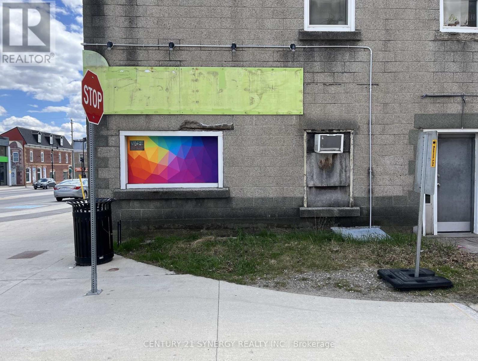 18 Beckwith Street N Property Photo 6