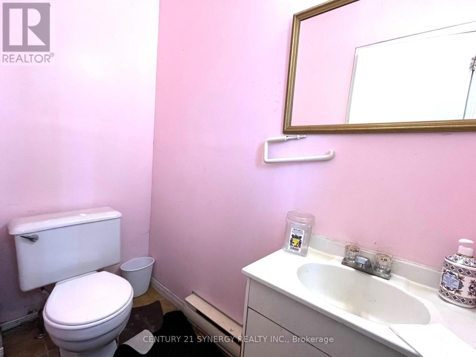 18 Beckwith Street N Property Photo 15