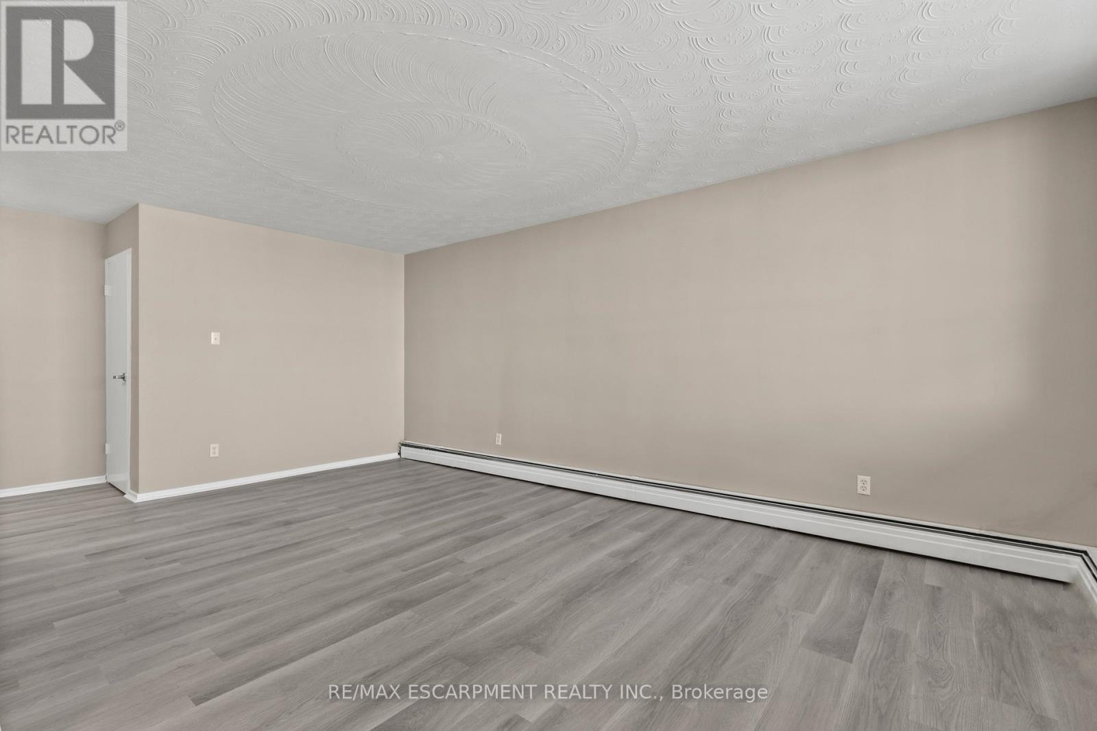 1004 - 359 Geneva Street Property Photo 7