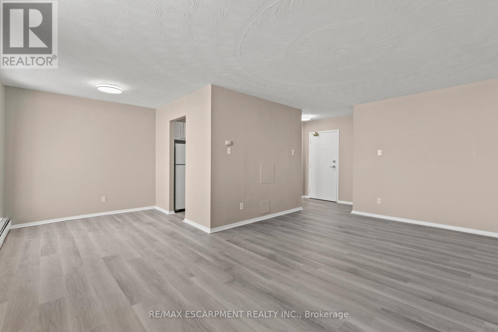 1004 - 359 Geneva Street Property Photo 8