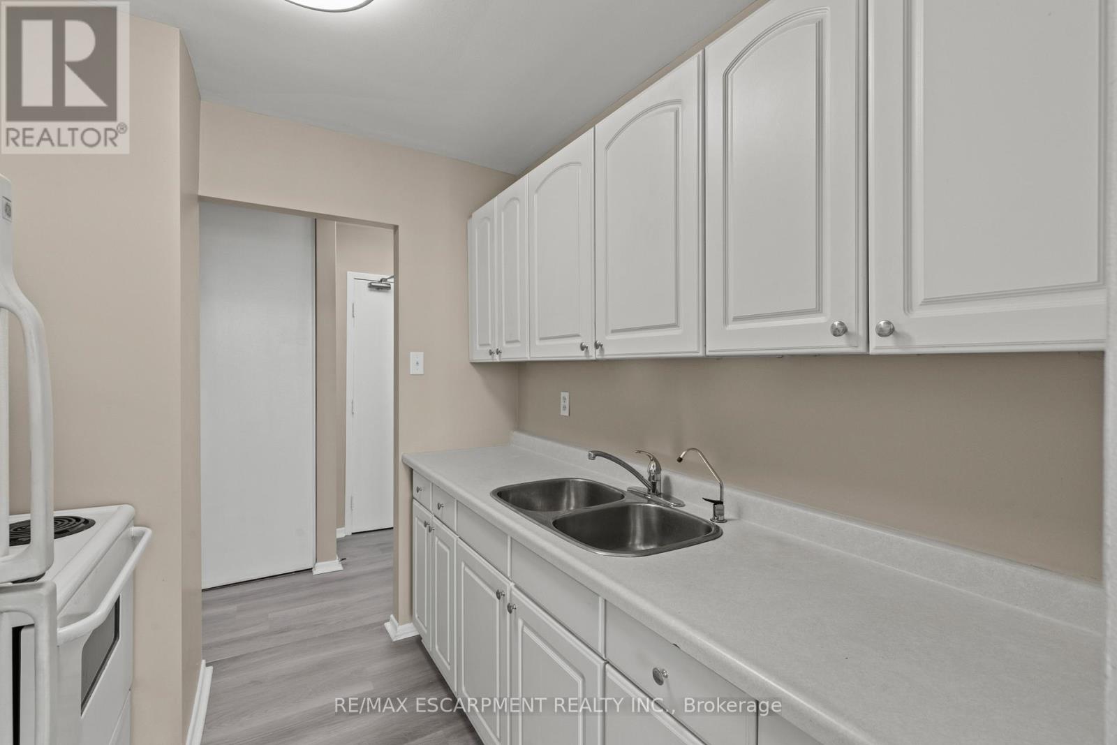 1004 - 359 Geneva Street Property Photo 13