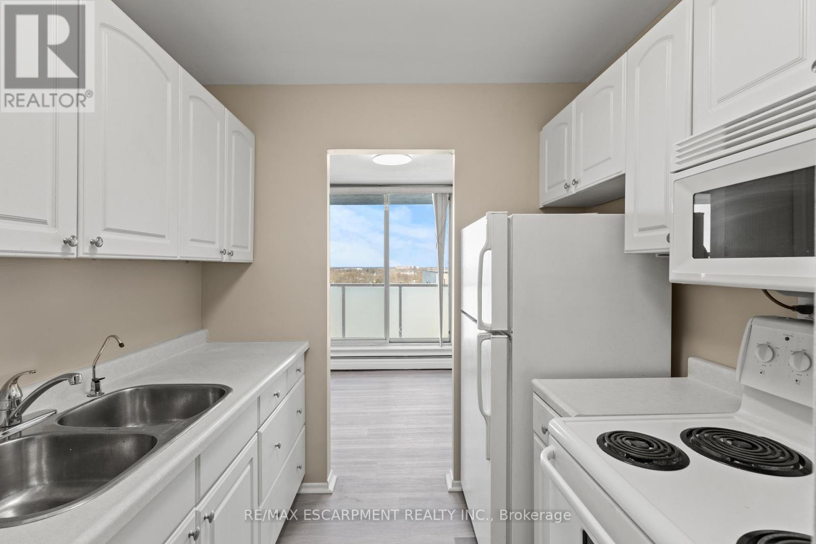 1004 - 359 Geneva Street Property Photo 14