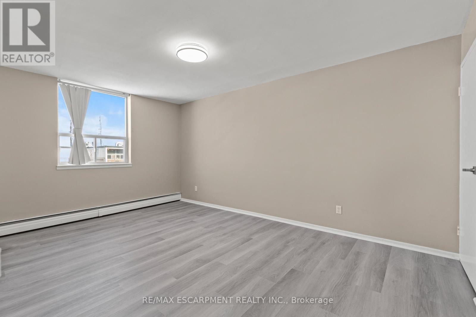 1004 - 359 Geneva Street Property Photo 17