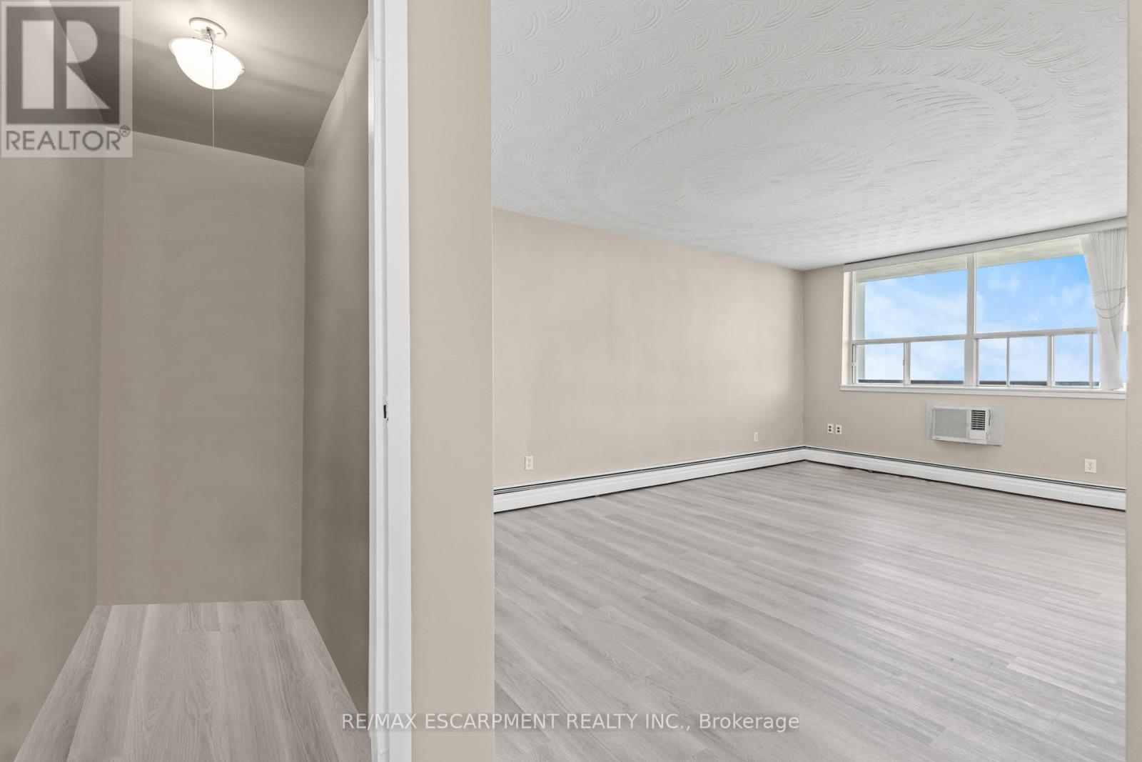 1004 - 359 Geneva Street Property Photo 22