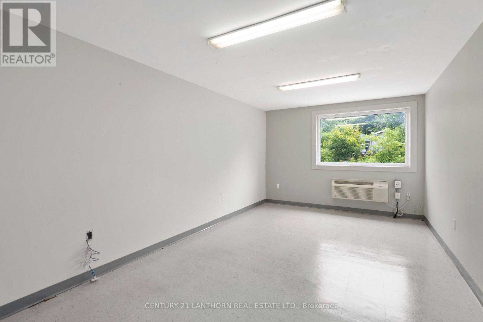 207 - 35 Bridge Street Property Photo 1