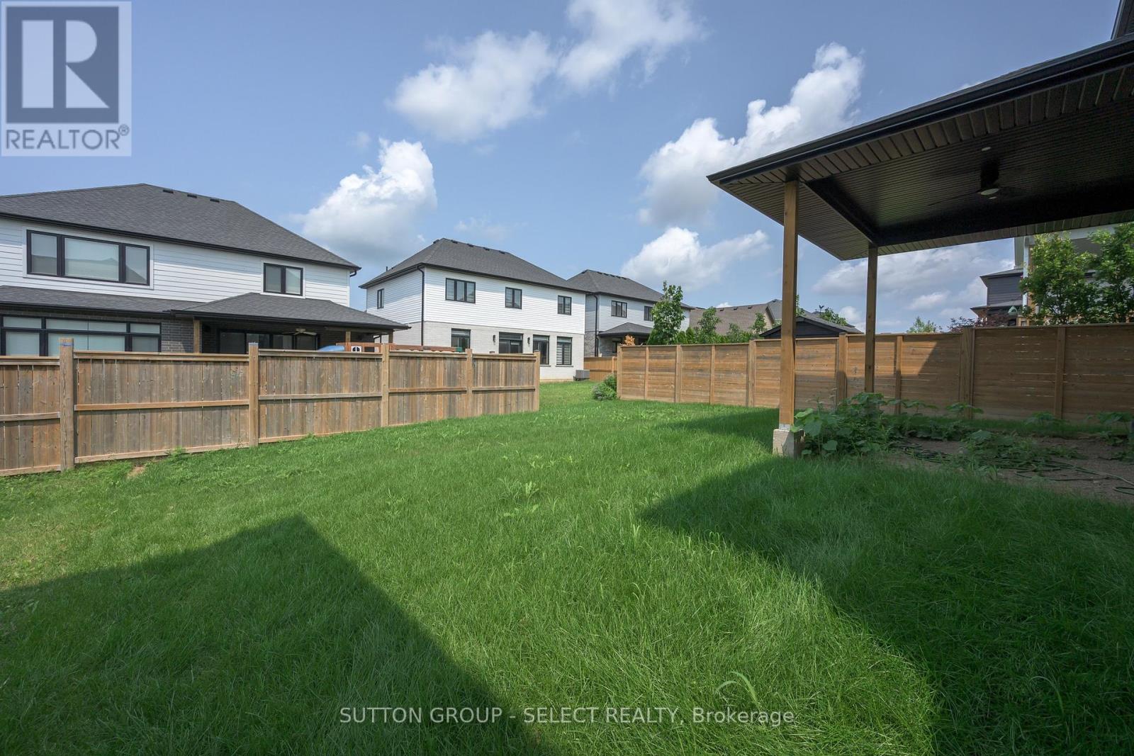 1898 Fountain Grass Drive Property Photo 3