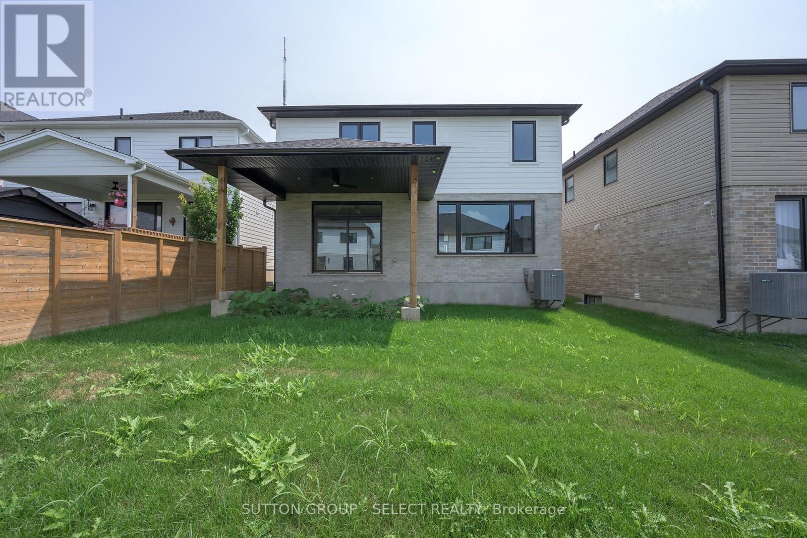 1898 Fountain Grass Drive Property Photo 4