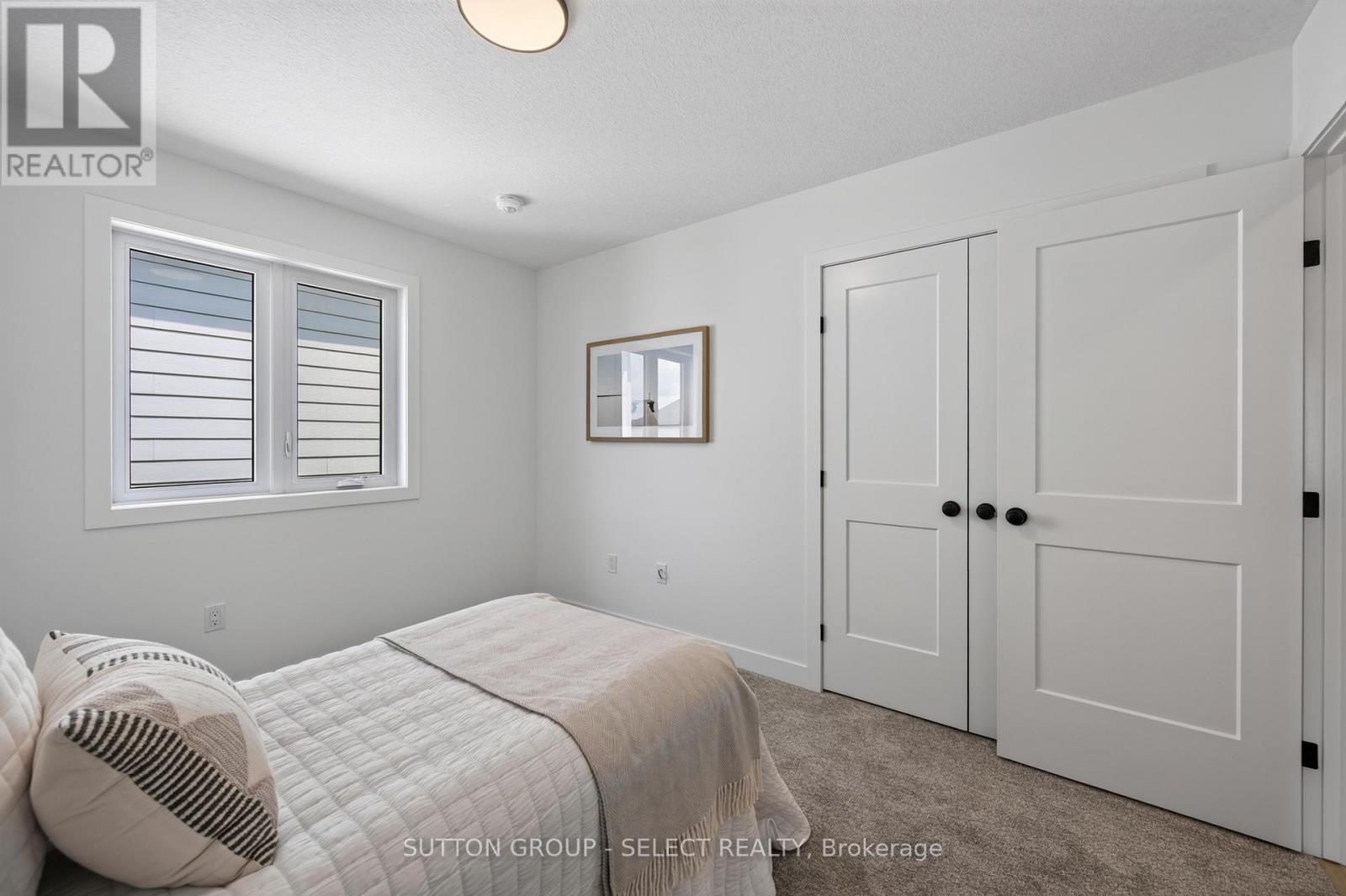 1898 Fountain Grass Drive Property Photo 30