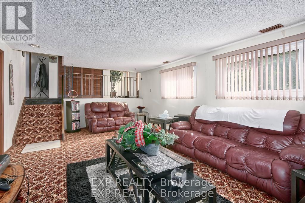 9995 Port Franks Estates Drive Property Photo 14
