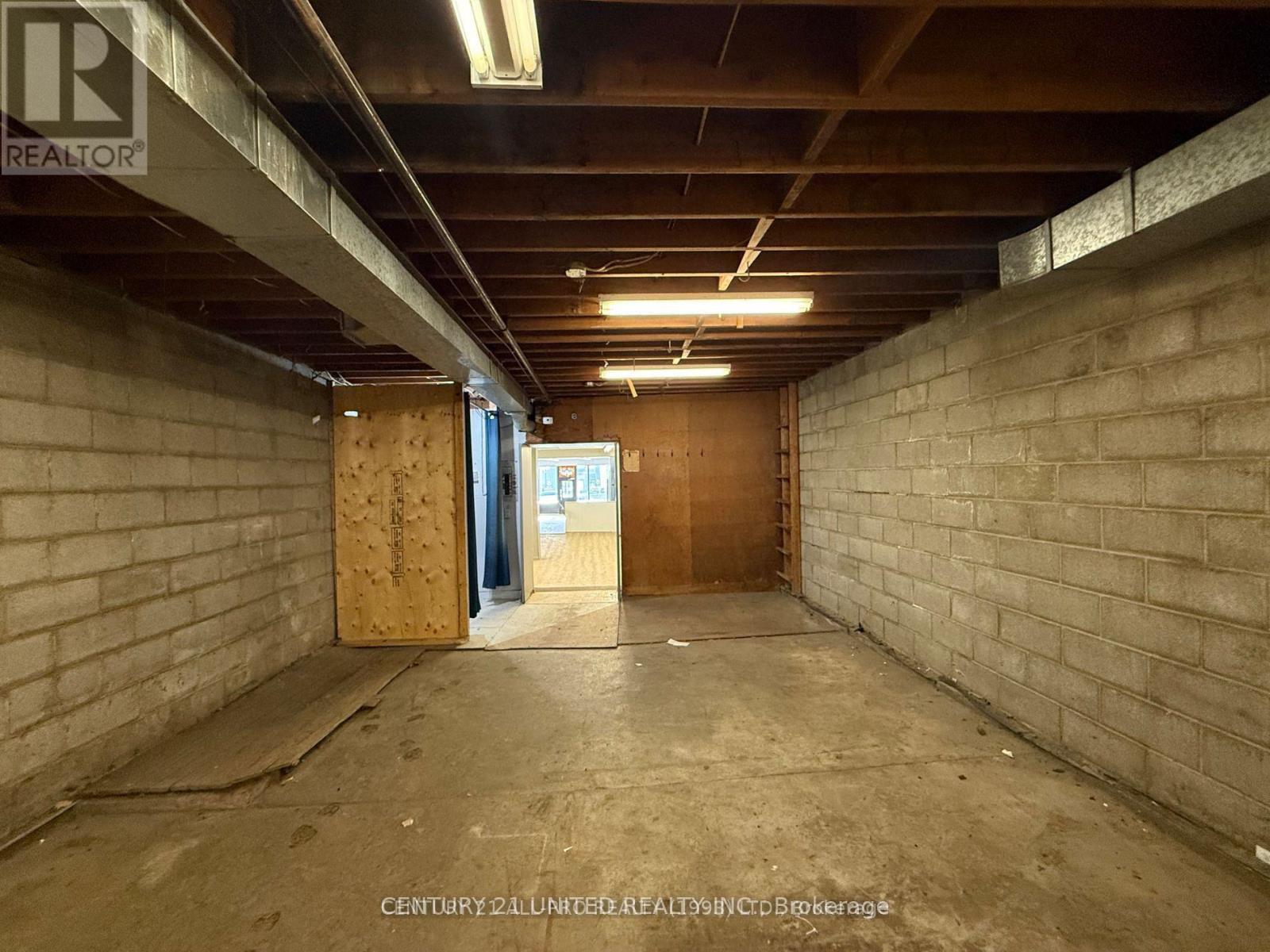 Unit B - 84 King Street W Property Photo 1