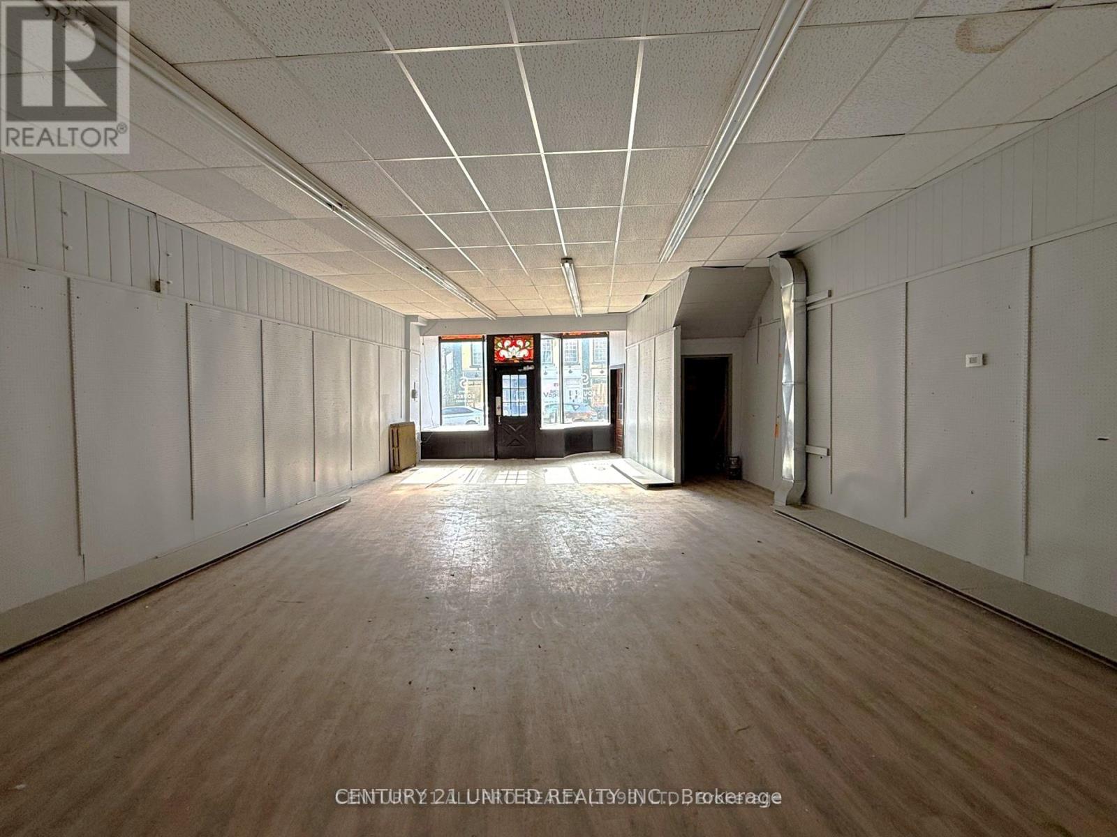 A - 84 King Street W Property Photo 6