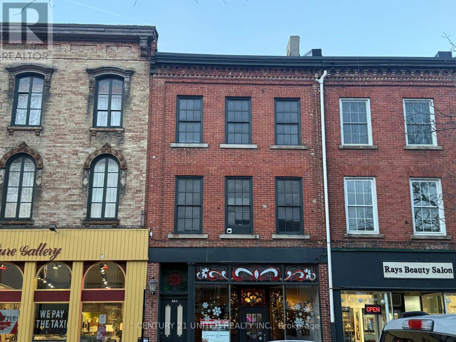 A - 84 King Street W Property Photo 7