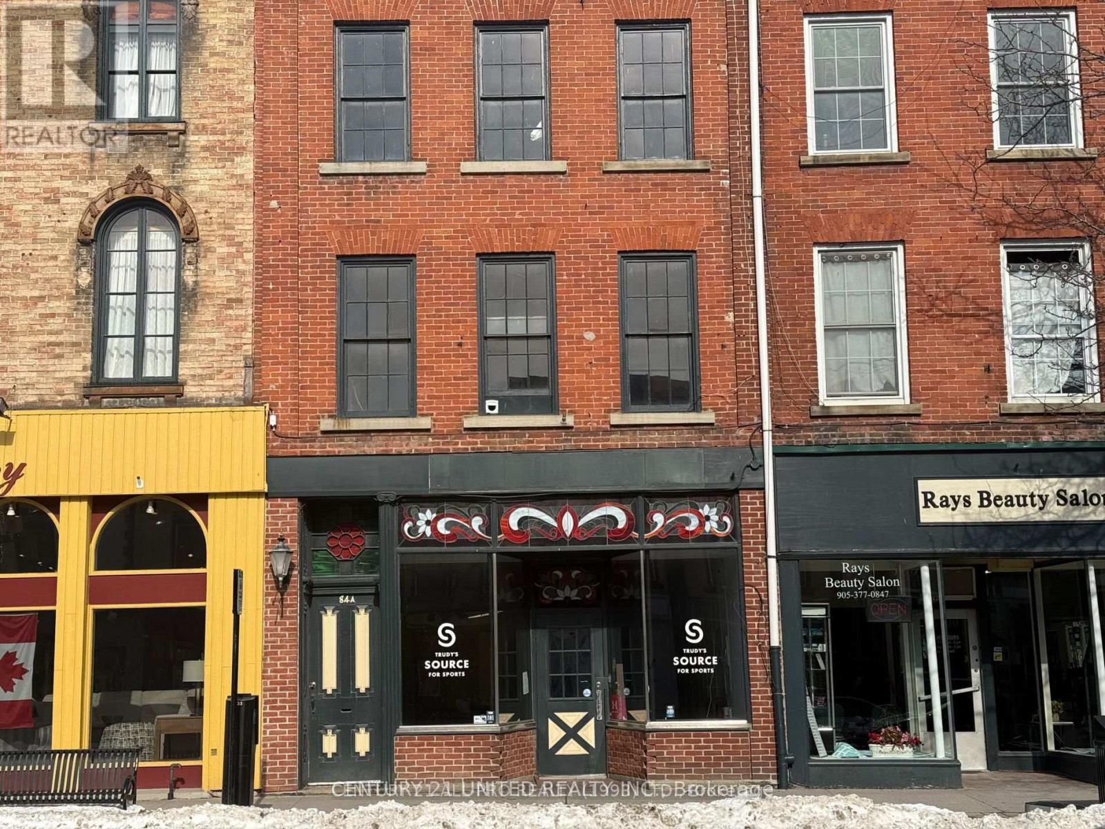 A - 84 King Street W Property Photo 12