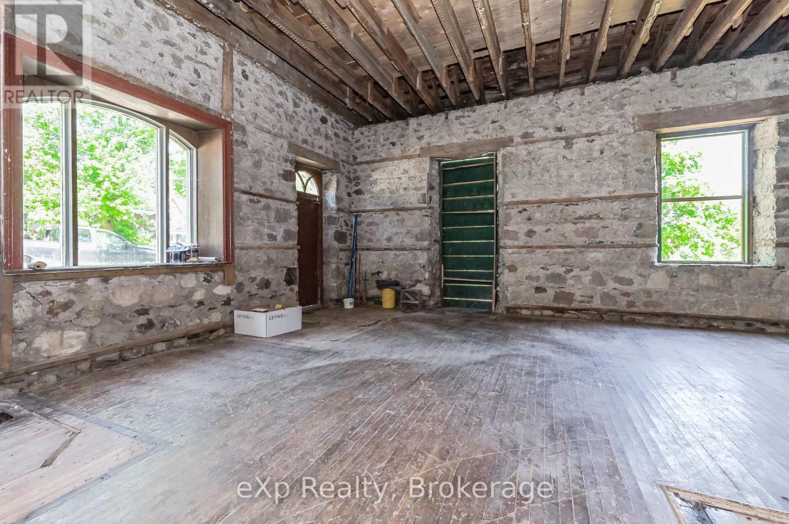24 North Broadway Street Property Photo 3