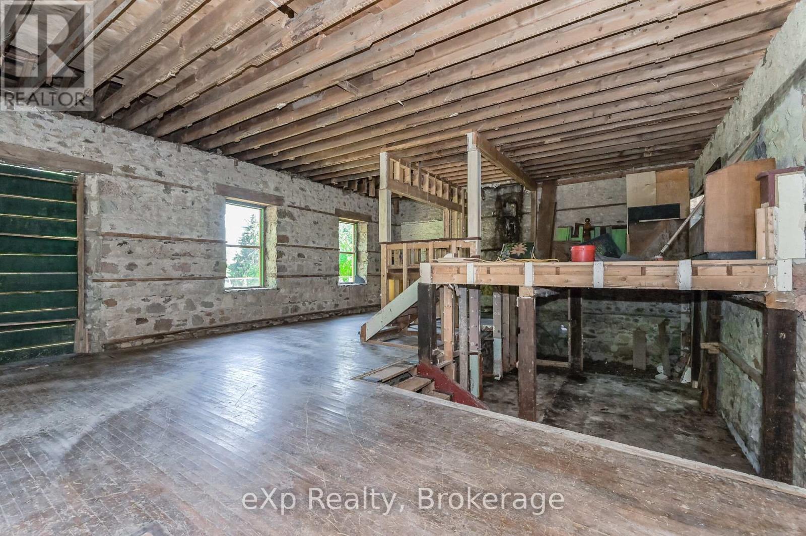 24 North Broadway Street Property Photo 4