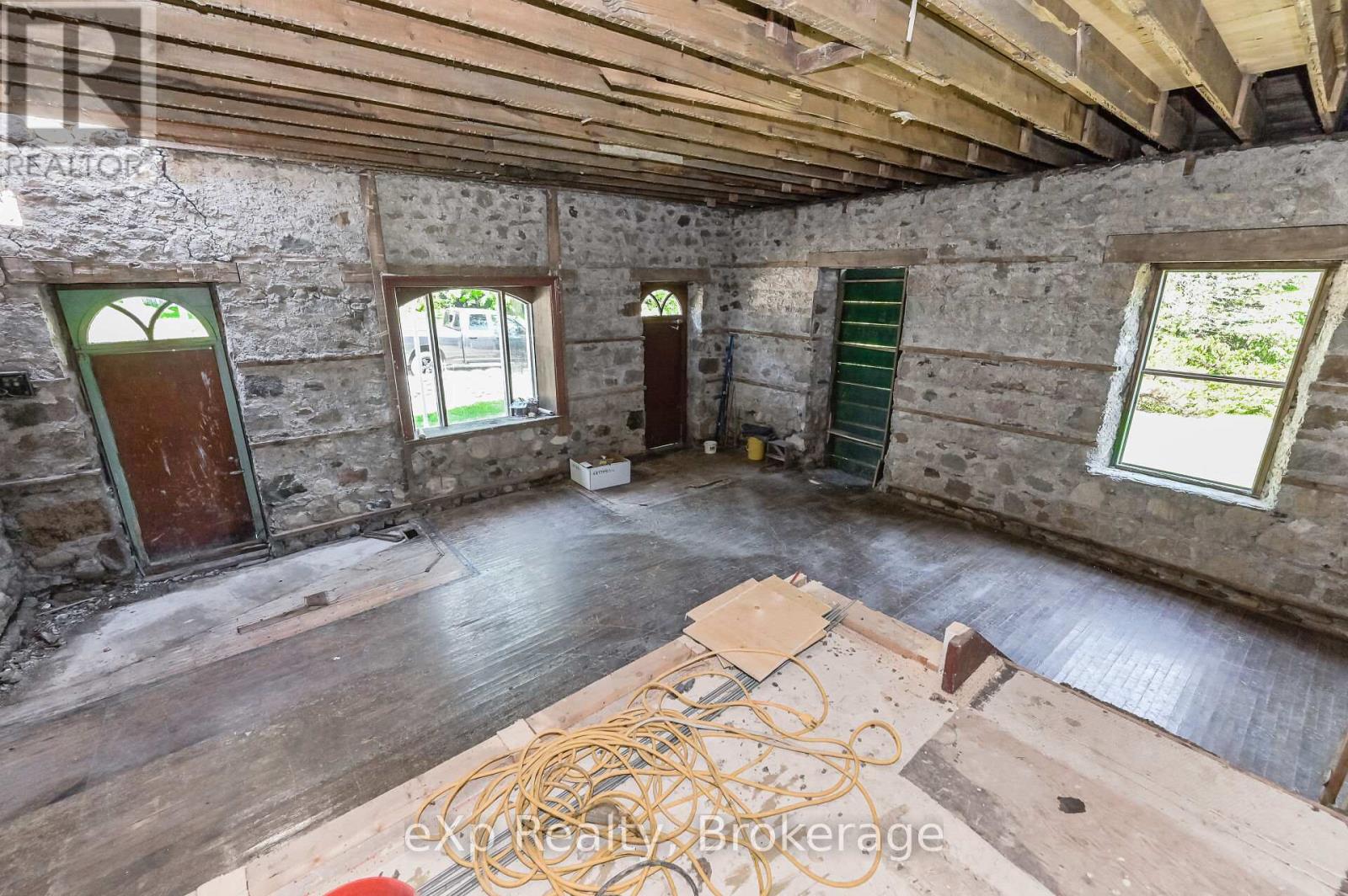 24 North Broadway Street Property Photo 5