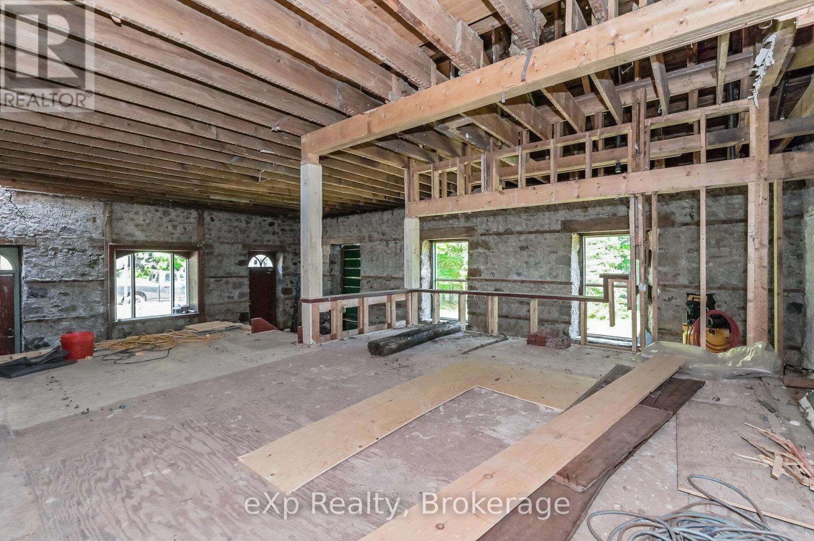 24 North Broadway Street Property Photo 6