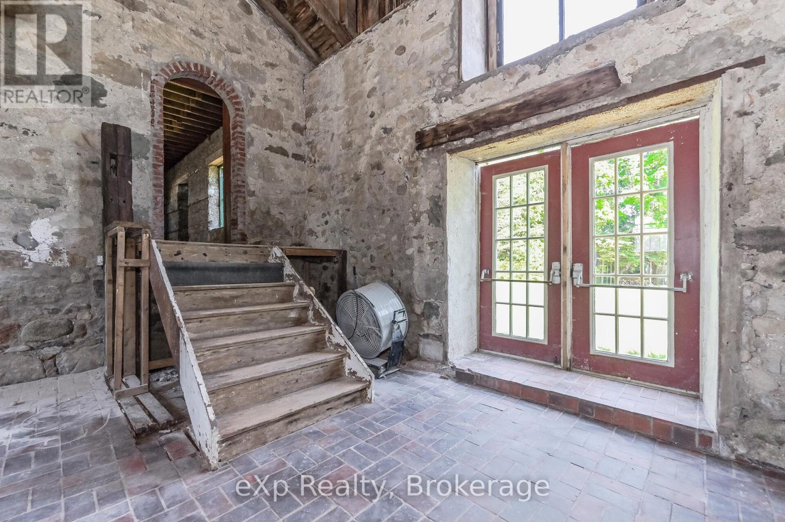 24 North Broadway Street Property Photo 7