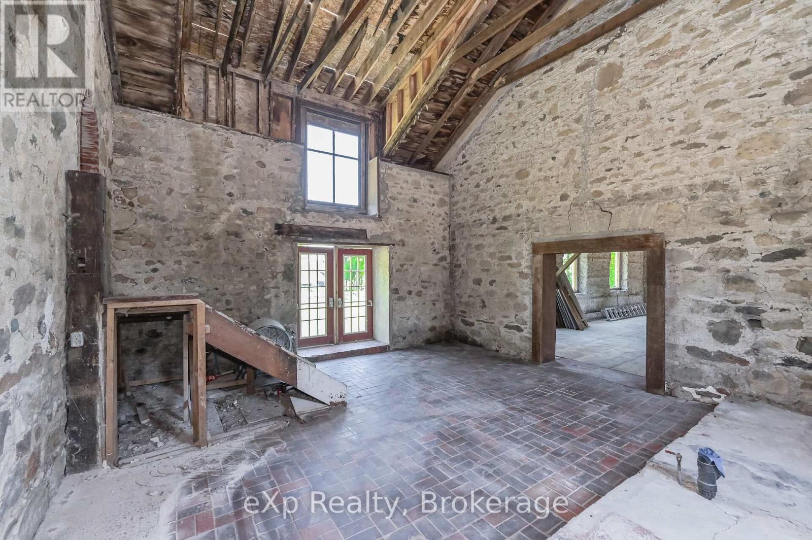 24 North Broadway Street Property Photo 8
