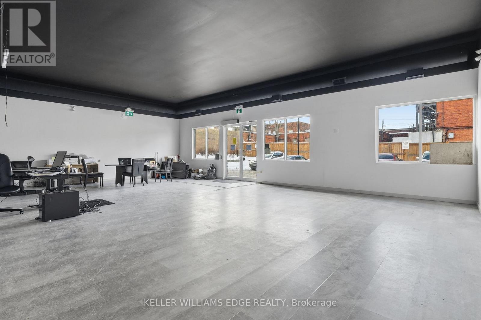1096 Barton Street E Property Photo 11