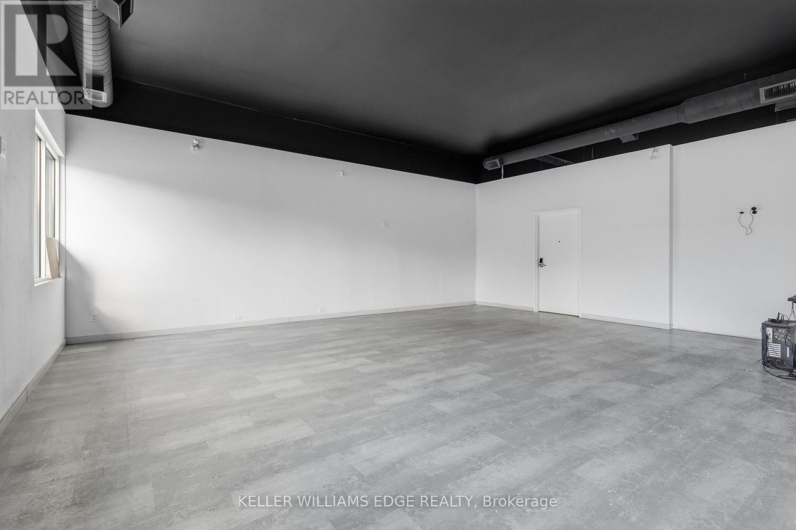 1096 Barton Street E Property Photo 16