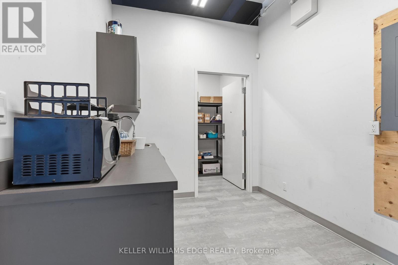 1096 Barton Street E Property Photo 17
