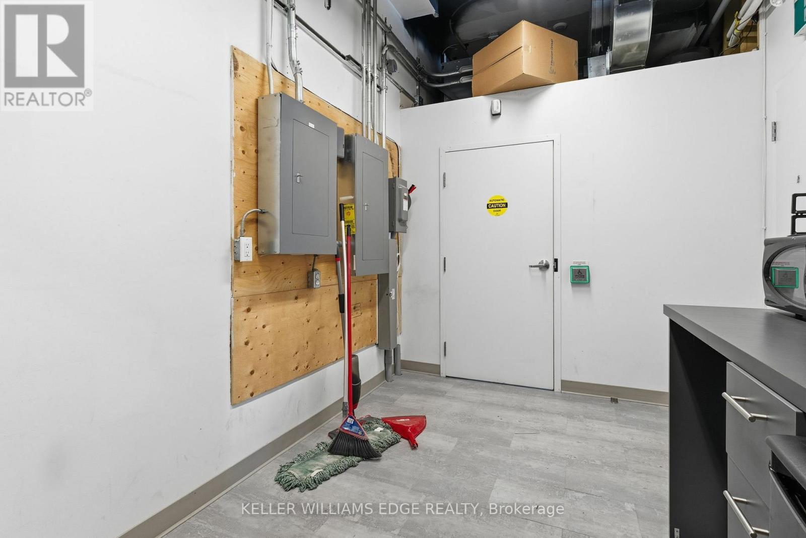 1096 Barton Street E Property Photo 20