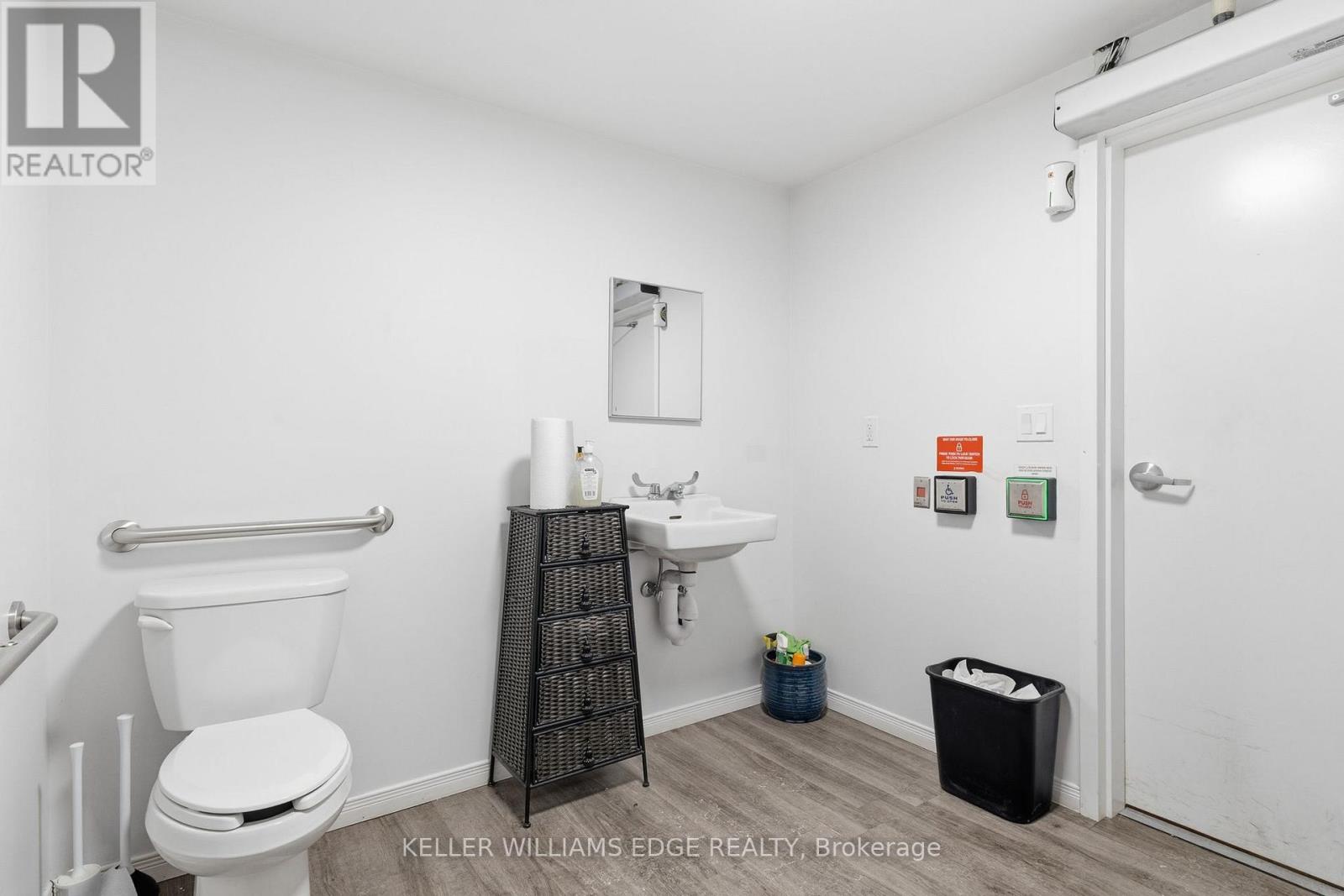 1096 Barton Street E Property Photo 22