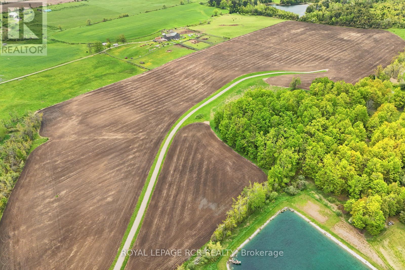 716582 1st Line E H S Property Photo 7