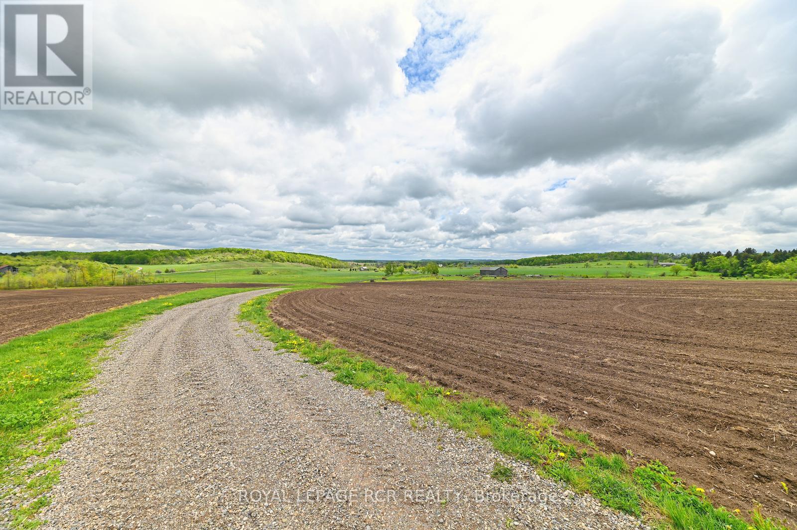 716582 1st Line E H S Property Photo 10