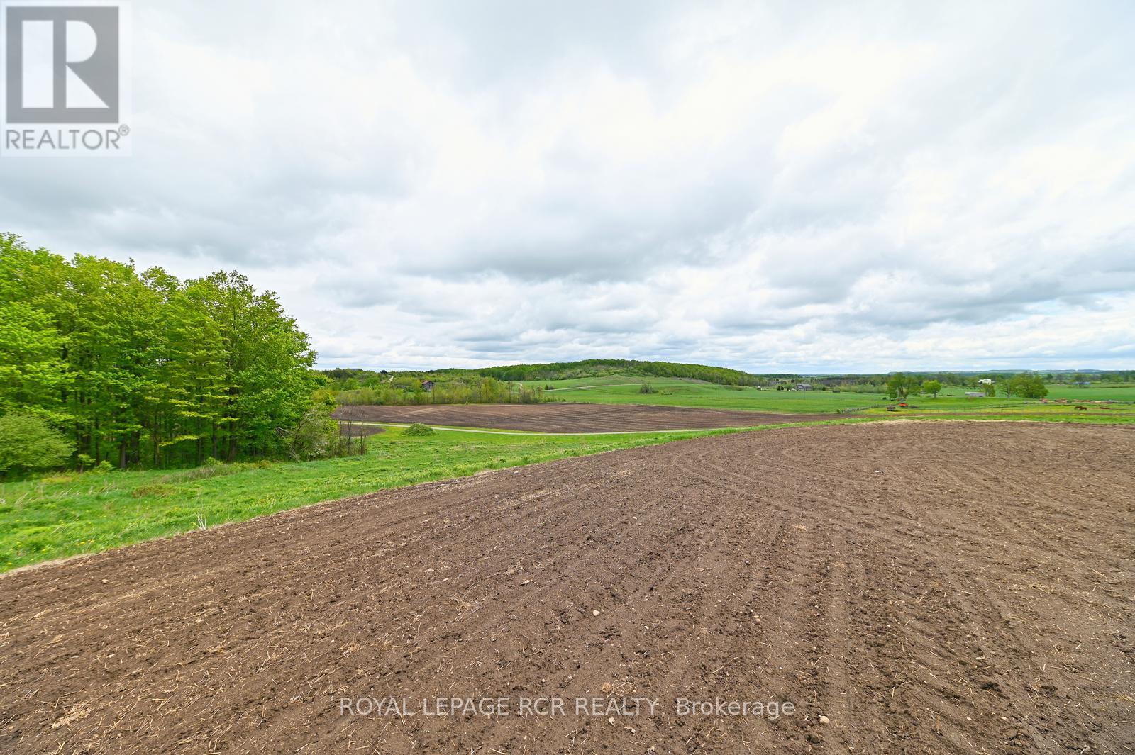 716582 1st Line E H S Property Photo 11