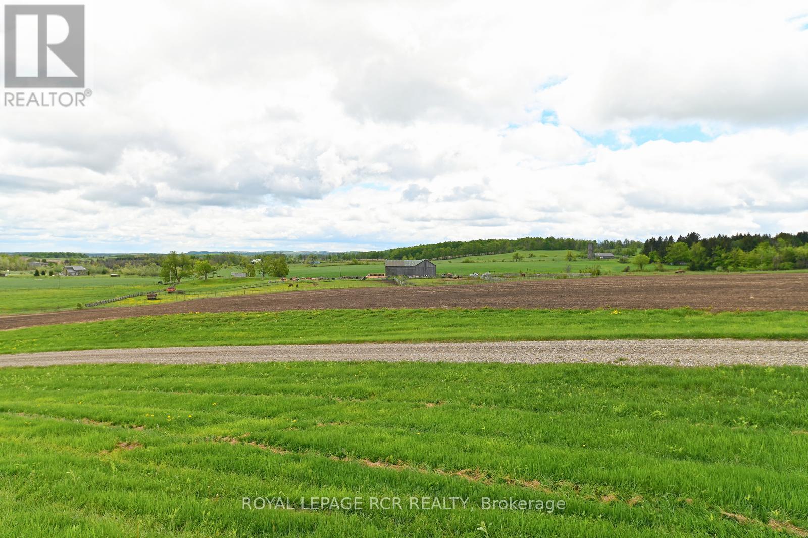 716582 1st Line E H S Property Photo 12