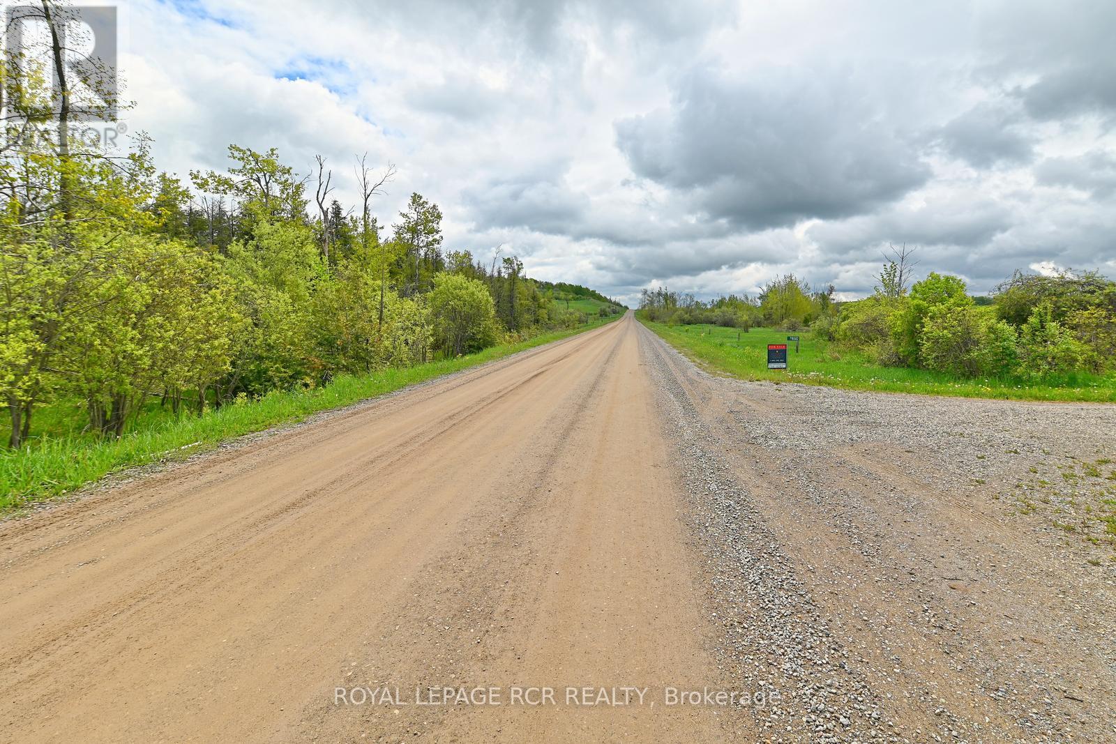 716582 1st Line E H S Property Photo 14