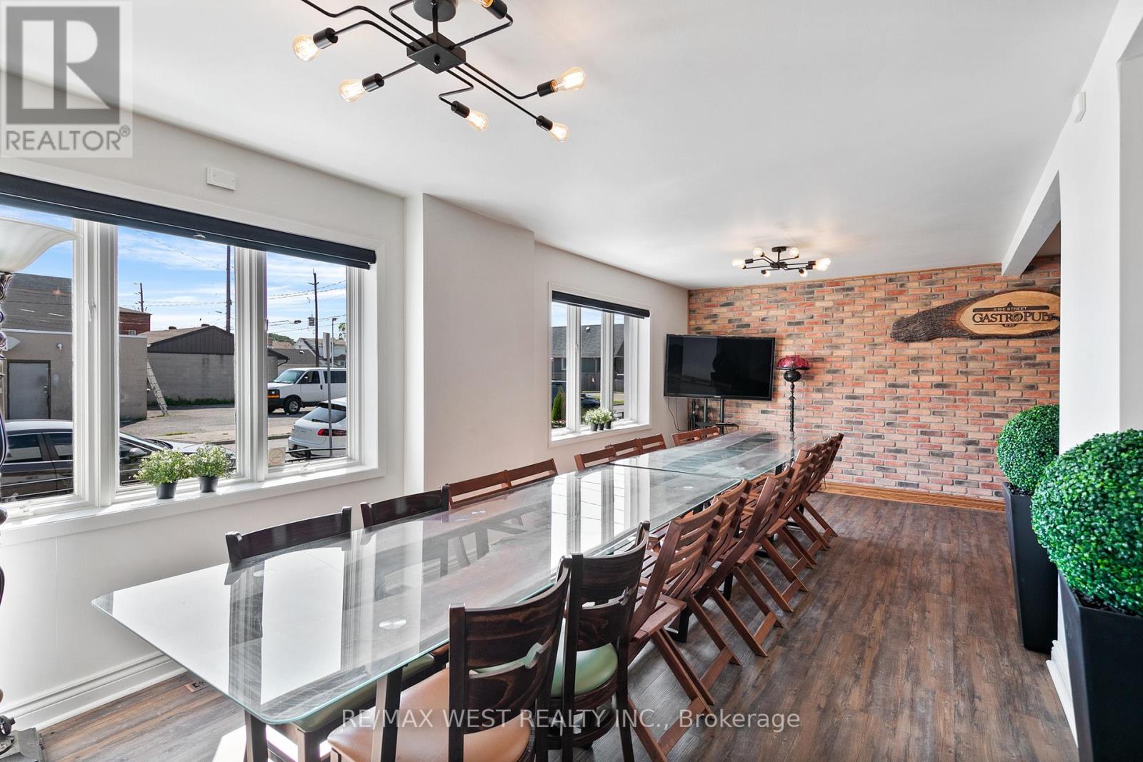 839 Erie Street E Property Photo 8