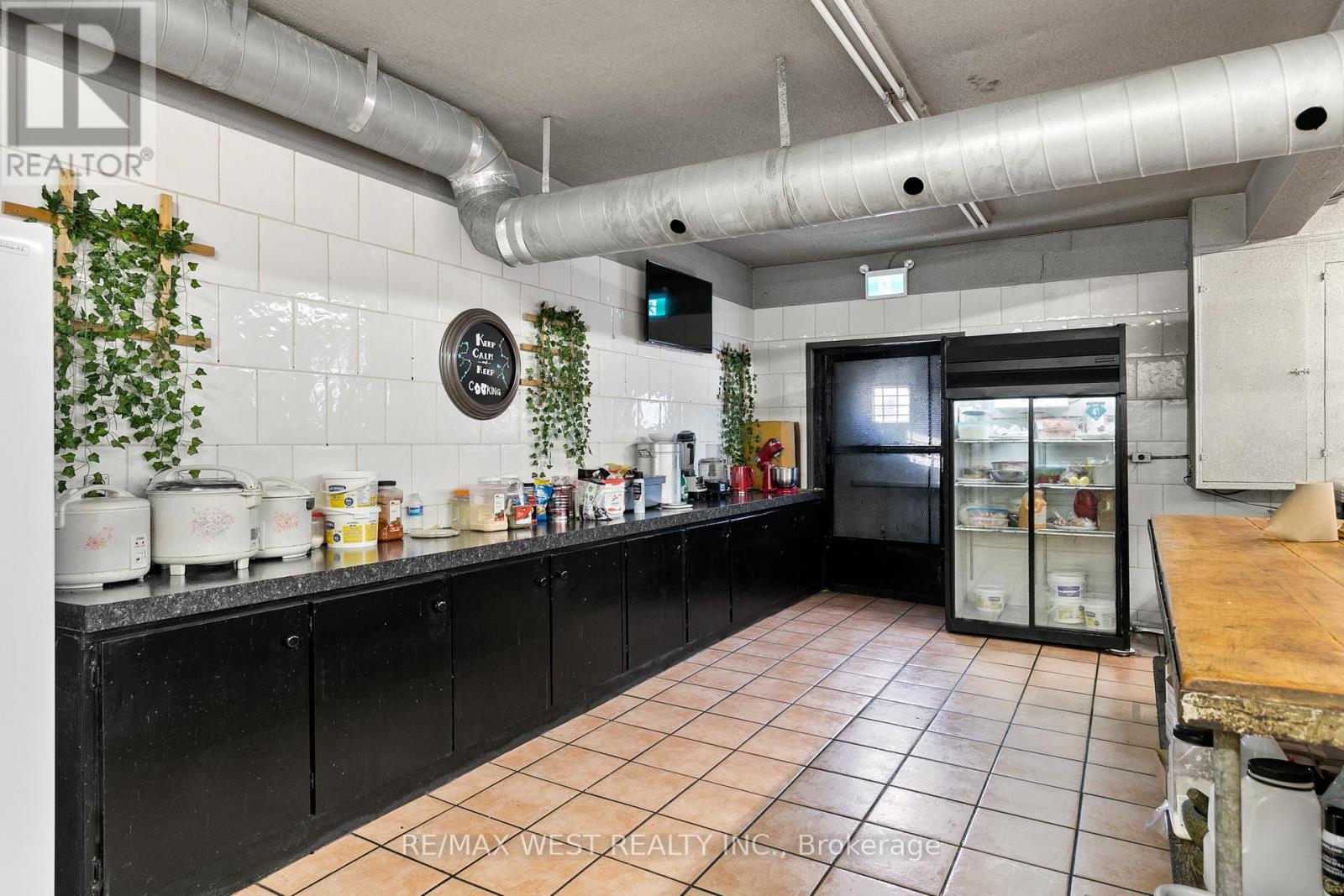 839 Erie Street E Property Photo 16