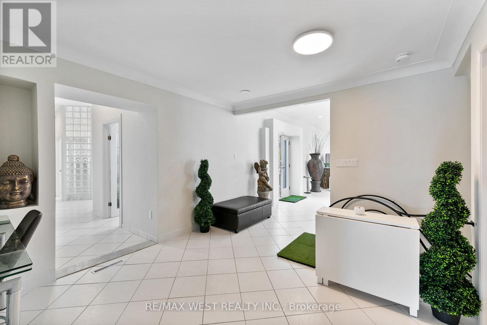 839 Erie Street E Property Photo 20