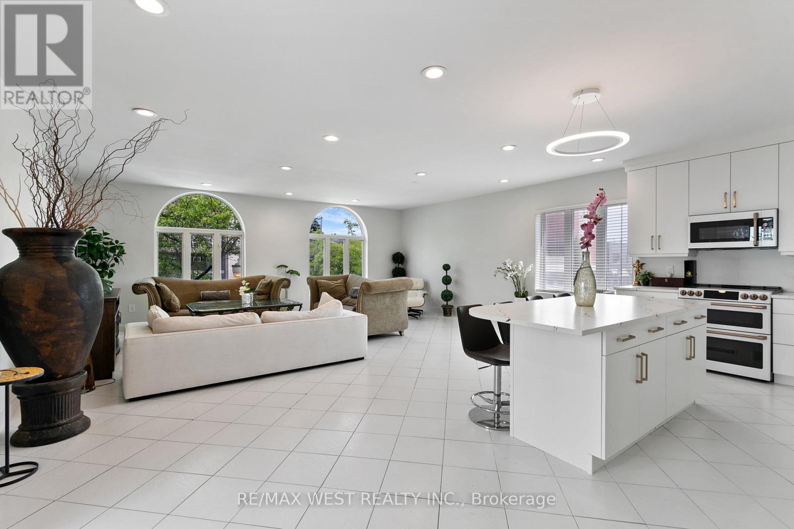 839 Erie Street E Property Photo 21